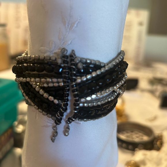 HUGE SALE! PAIR (2) VINTAGE CUFF BRACELETS BLACK/SILVER TONE - Picture 4 of 10